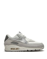 graue Sportschuhe von Nike