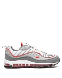 graue Sportschuhe von Nike