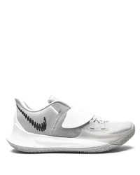 graue Sportschuhe von Nike