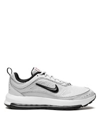 graue Sportschuhe von Nike