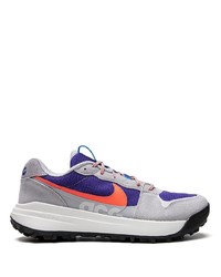 graue Sportschuhe von Nike