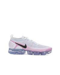 graue Sportschuhe von Nike