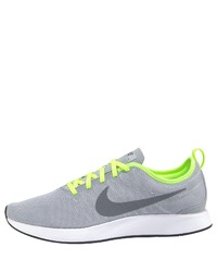 graue Sportschuhe von Nike Sportswear