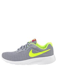 graue Sportschuhe von Nike Sportswear