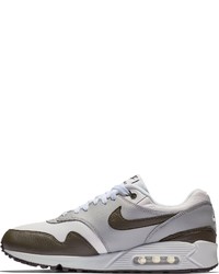 graue Sportschuhe von Nike Sportswear