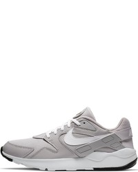 graue Sportschuhe von Nike Sportswear