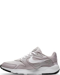 graue Sportschuhe von Nike Sportswear