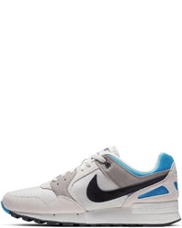 graue Sportschuhe von Nike Sportswear