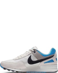 graue Sportschuhe von Nike Sportswear