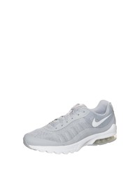 graue Sportschuhe von Nike Sportswear