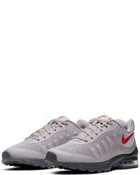 graue Sportschuhe von Nike Sportswear