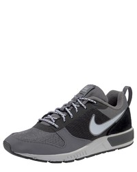 graue Sportschuhe von Nike Sportswear