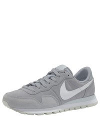 graue Sportschuhe von Nike Sportswear