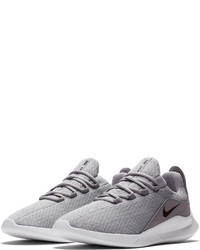 graue Sportschuhe von Nike Sportswear