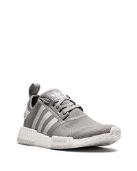 graue Sportschuhe von adidas