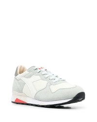 graue Sportschuhe von Diadora