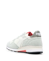 graue Sportschuhe von Diadora