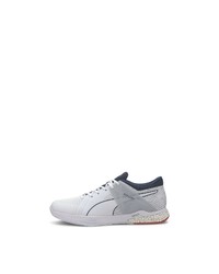 graue Sportschuhe von Puma