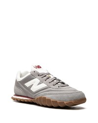 graue Sportschuhe von New Balance