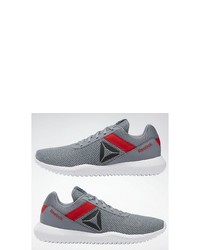 graue Sportschuhe von Reebok