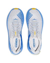 graue Sportschuhe von Hoka One One