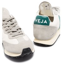 graue Sportschuhe von Veja