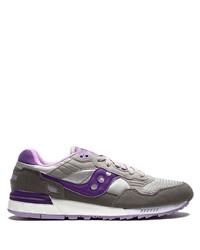 graue Sportschuhe von Saucony