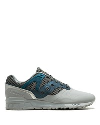 graue Sportschuhe von Saucony