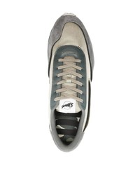 graue Sportschuhe von Diesel