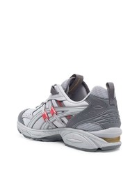 graue Sportschuhe von Asics