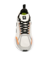 graue Sportschuhe von Veja