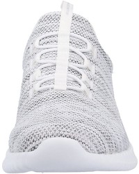 graue Sportschuhe von Skechers