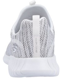 graue Sportschuhe von Skechers