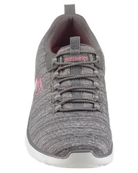 graue Sportschuhe von Skechers