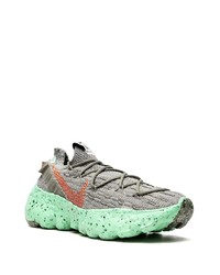 graue Sportschuhe von Nike