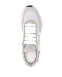 graue Sportschuhe von Alexander McQueen