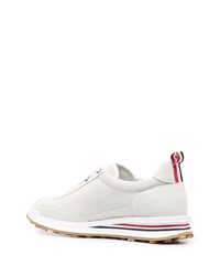 graue Sportschuhe von Thom Browne