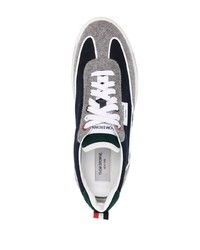 graue Sportschuhe von Thom Browne