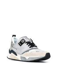 graue Sportschuhe von Diesel