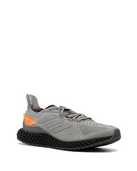 graue Sportschuhe von adidas