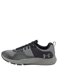 graue Sportschuhe von Under Armour