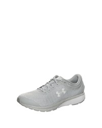 graue Sportschuhe von Under Armour