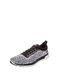 graue Sportschuhe von Under Armour