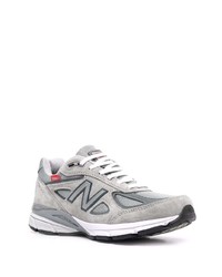 graue Sportschuhe von New Balance