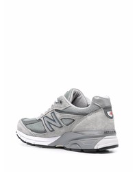 graue Sportschuhe von New Balance