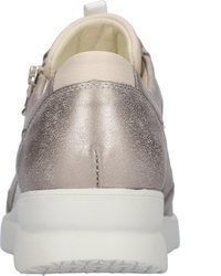 graue Sportschuhe von Waldläufer
