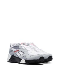 graue Sportschuhe von Reebok