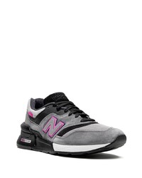 graue Sportschuhe von New Balance