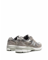 graue Sportschuhe von New Balance