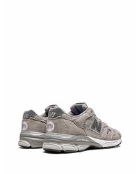 graue Sportschuhe von New Balance